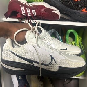 Nike Gt cut 1 white black
Size 13.5